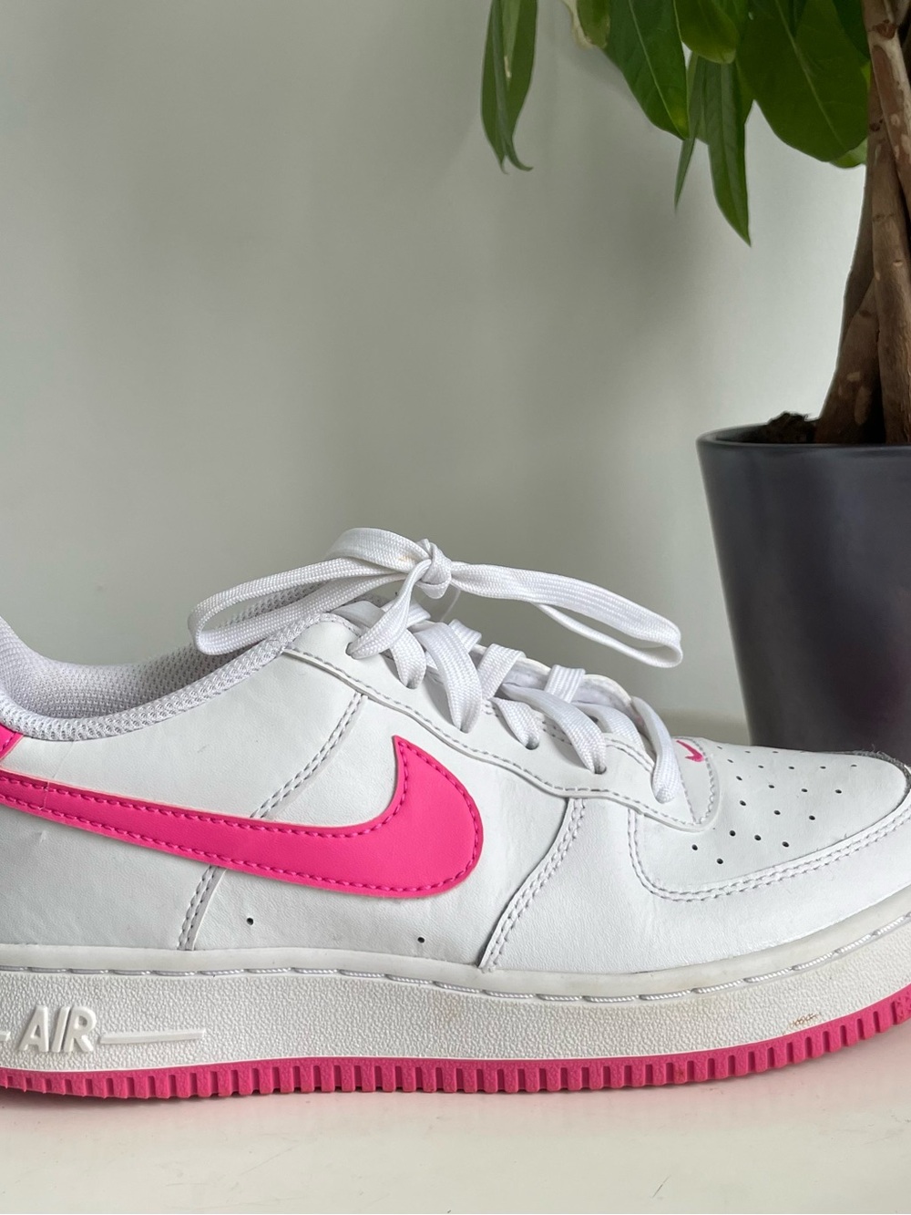 Women Size 6.5 Nike Air Force 1 Low
Laser Fuchsia Pink Shoes 5Y